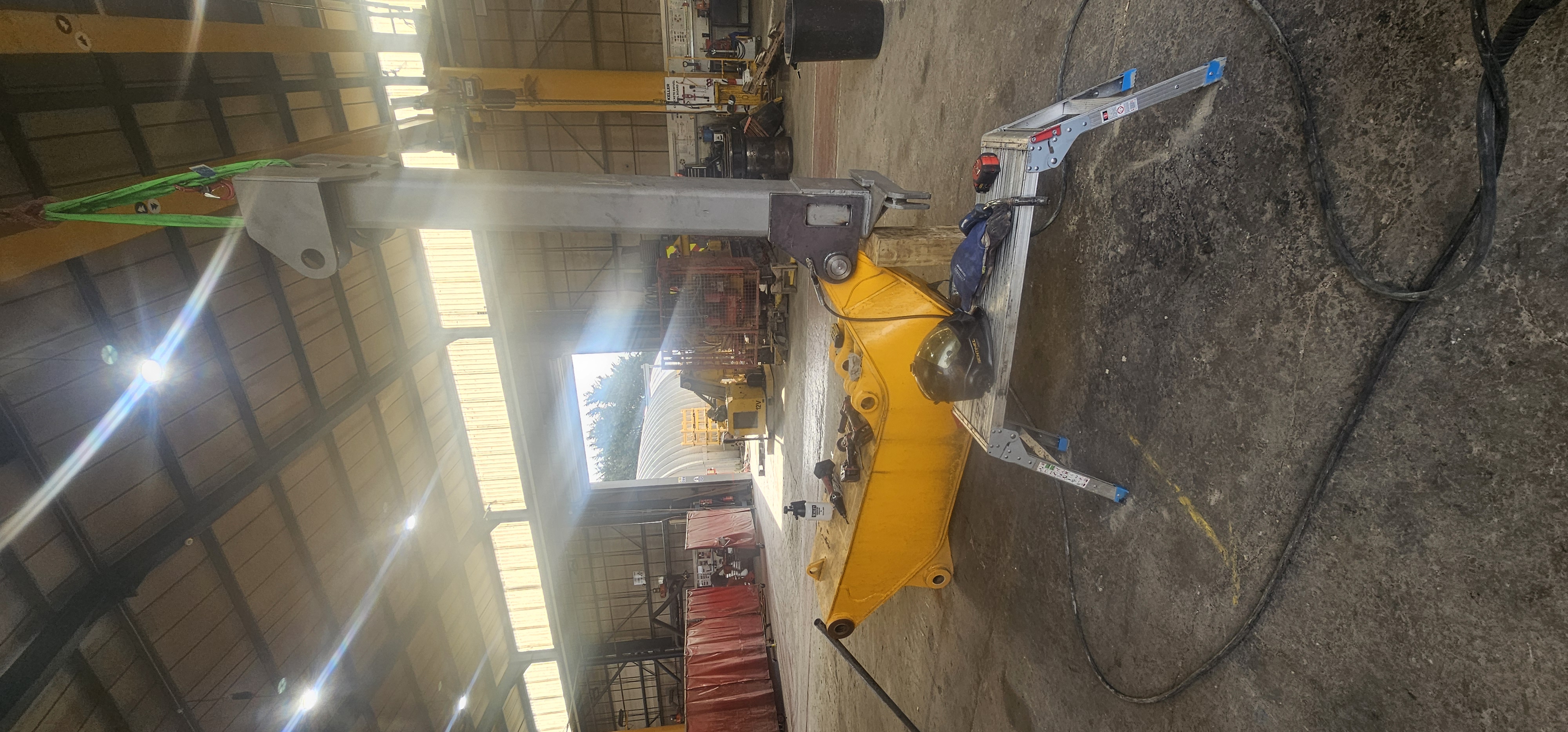 Boom sections assembled with fresh hydraulic hoses