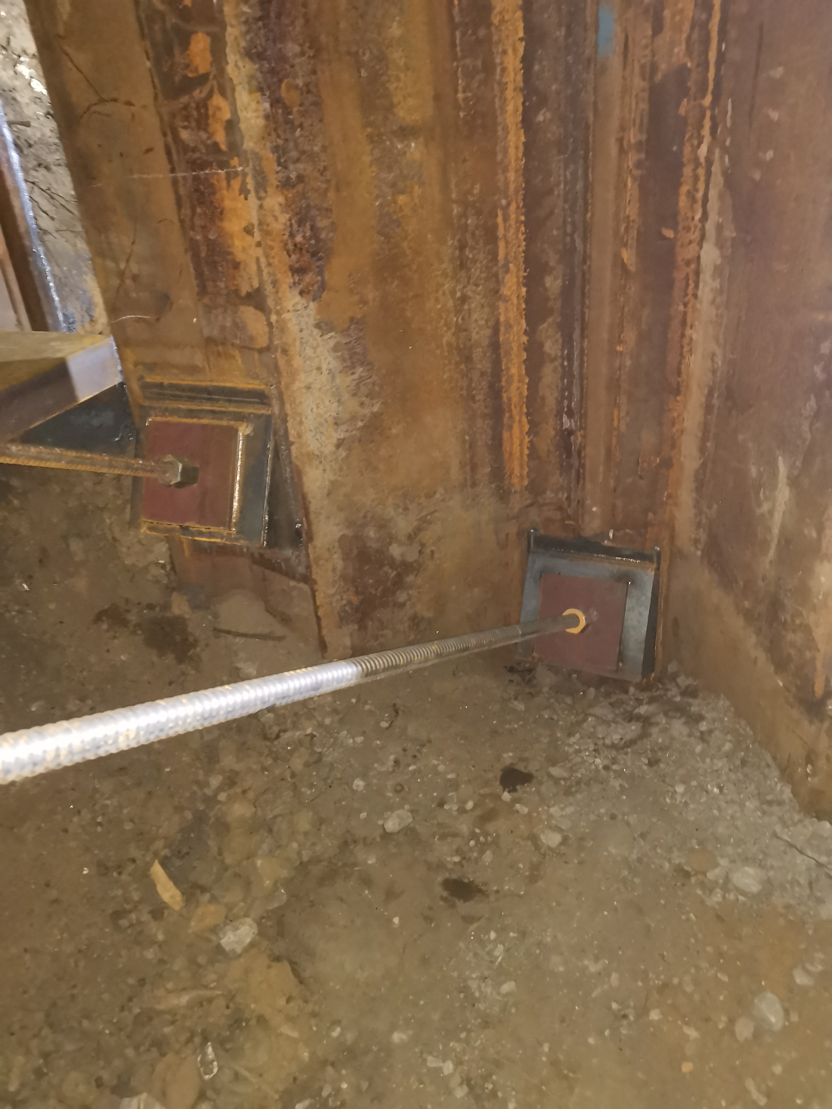 Anchor plates and rods fitted through the abutment opening