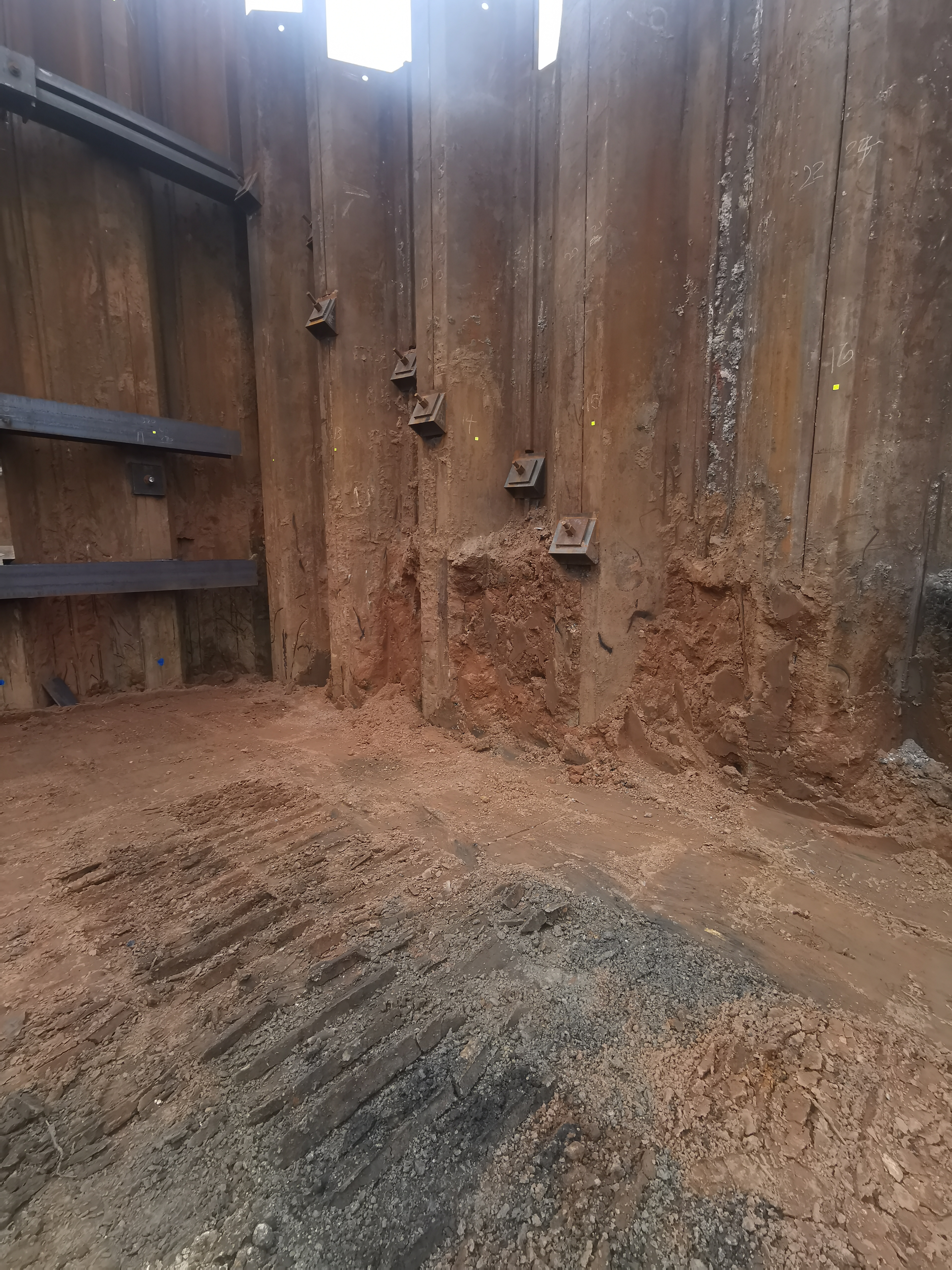 Second-level tie rods installed to hold the sheet piles during excavation