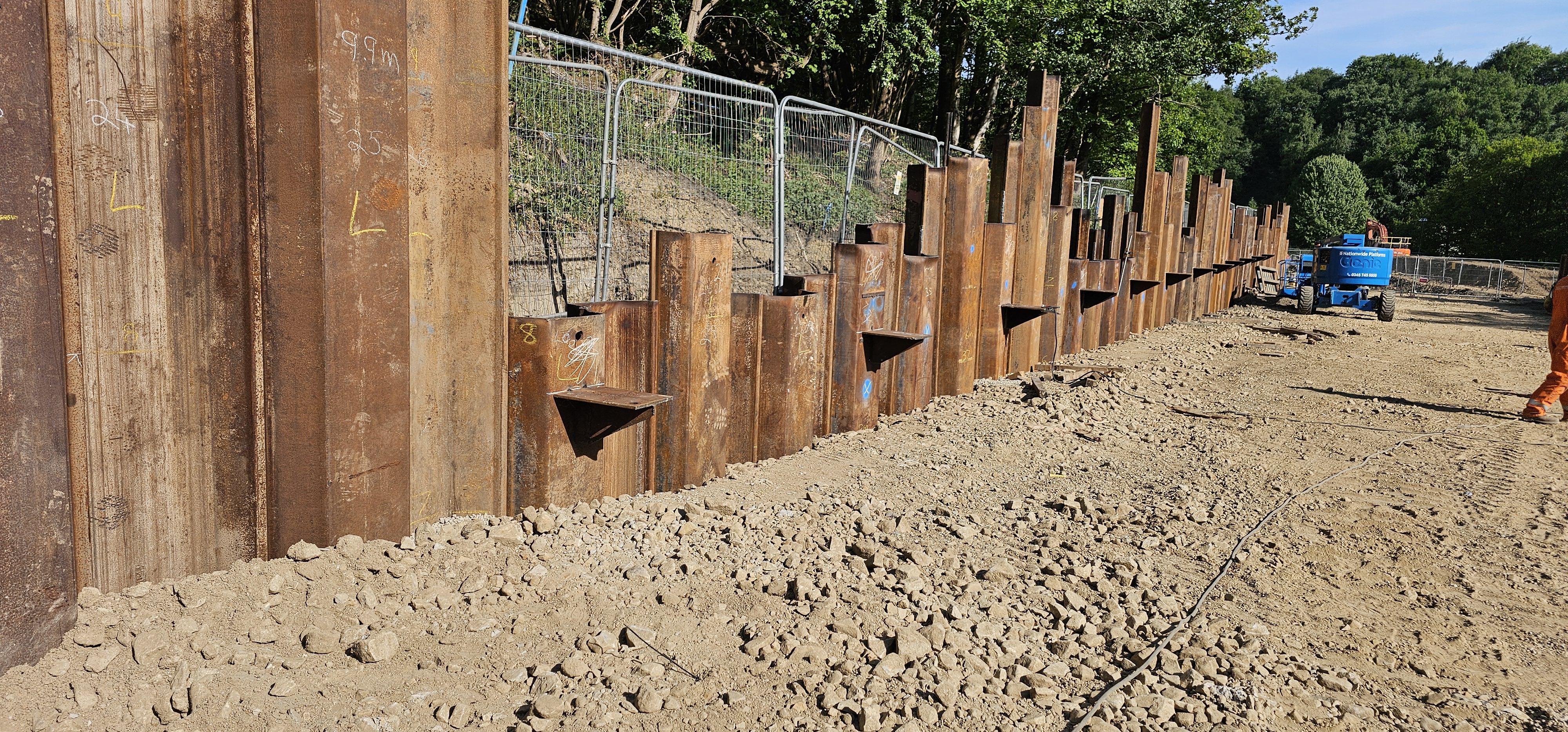 Waling brackets welded along the sheet pile line
