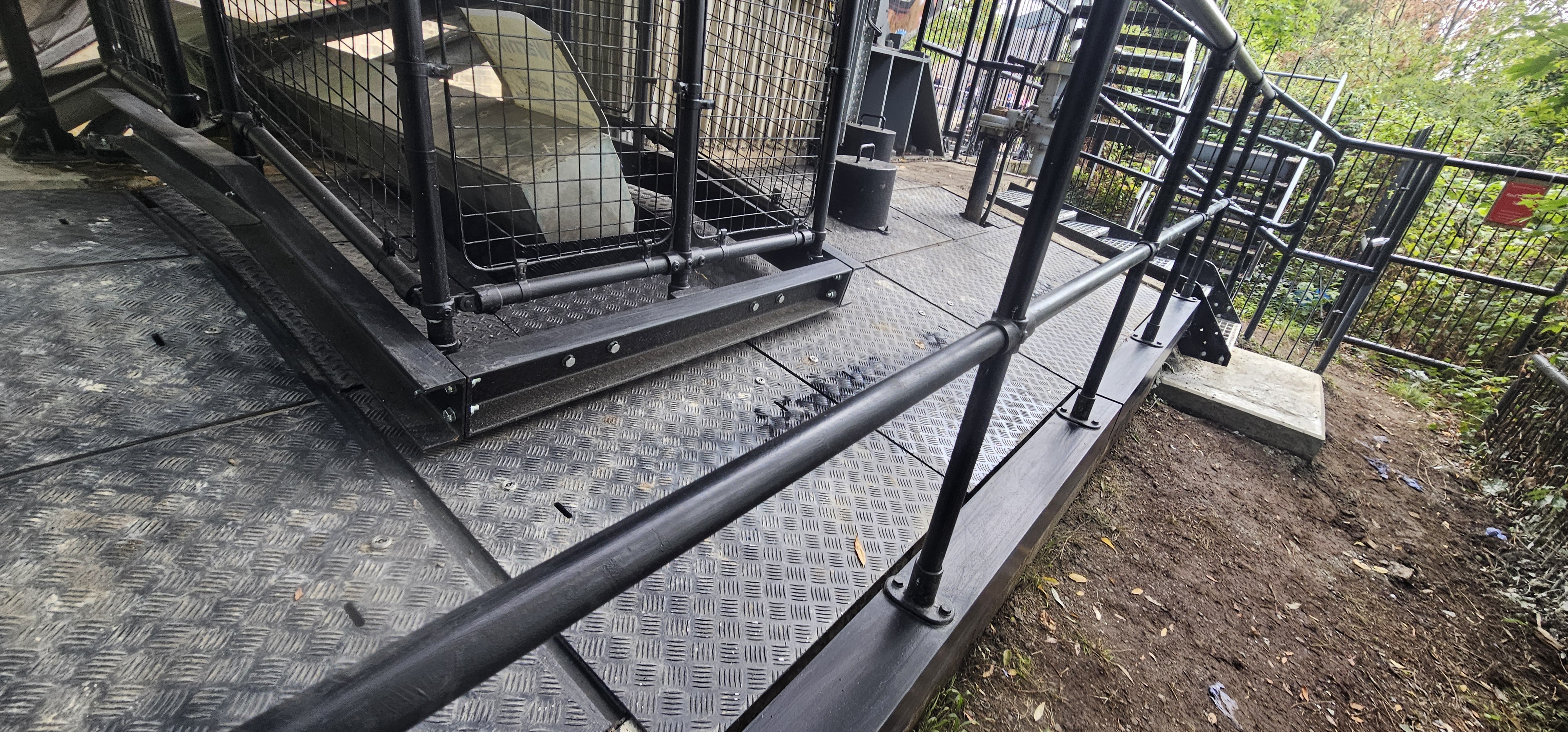 New handrails and guardrails for the bridge arm